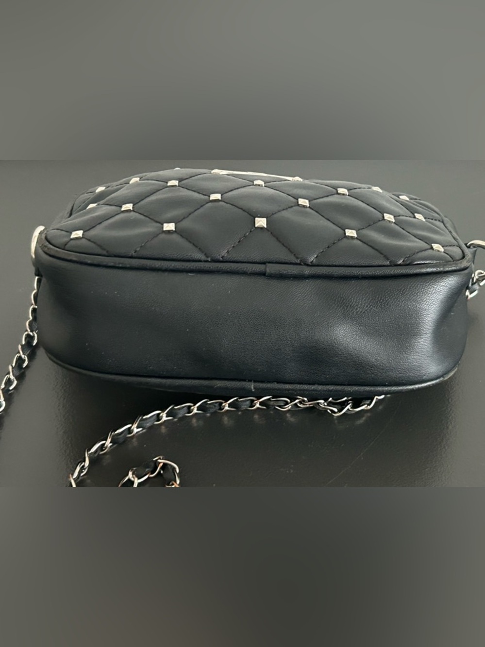 B. Makowsky Black Leather Crossbody Shoulder Bag Silver Hardware chain Strap - Picture 9 of 13